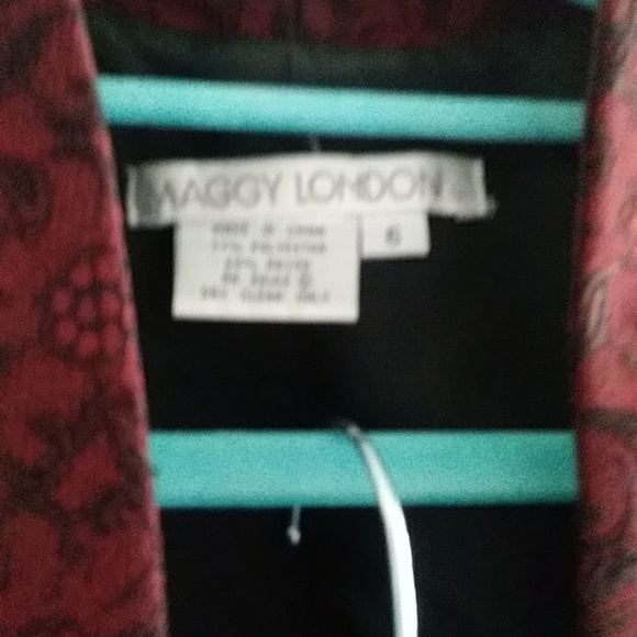 Two piece suit - Picture 2 of 5